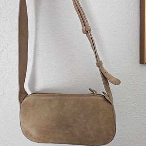 Flattered Tuna Shoulder Bag